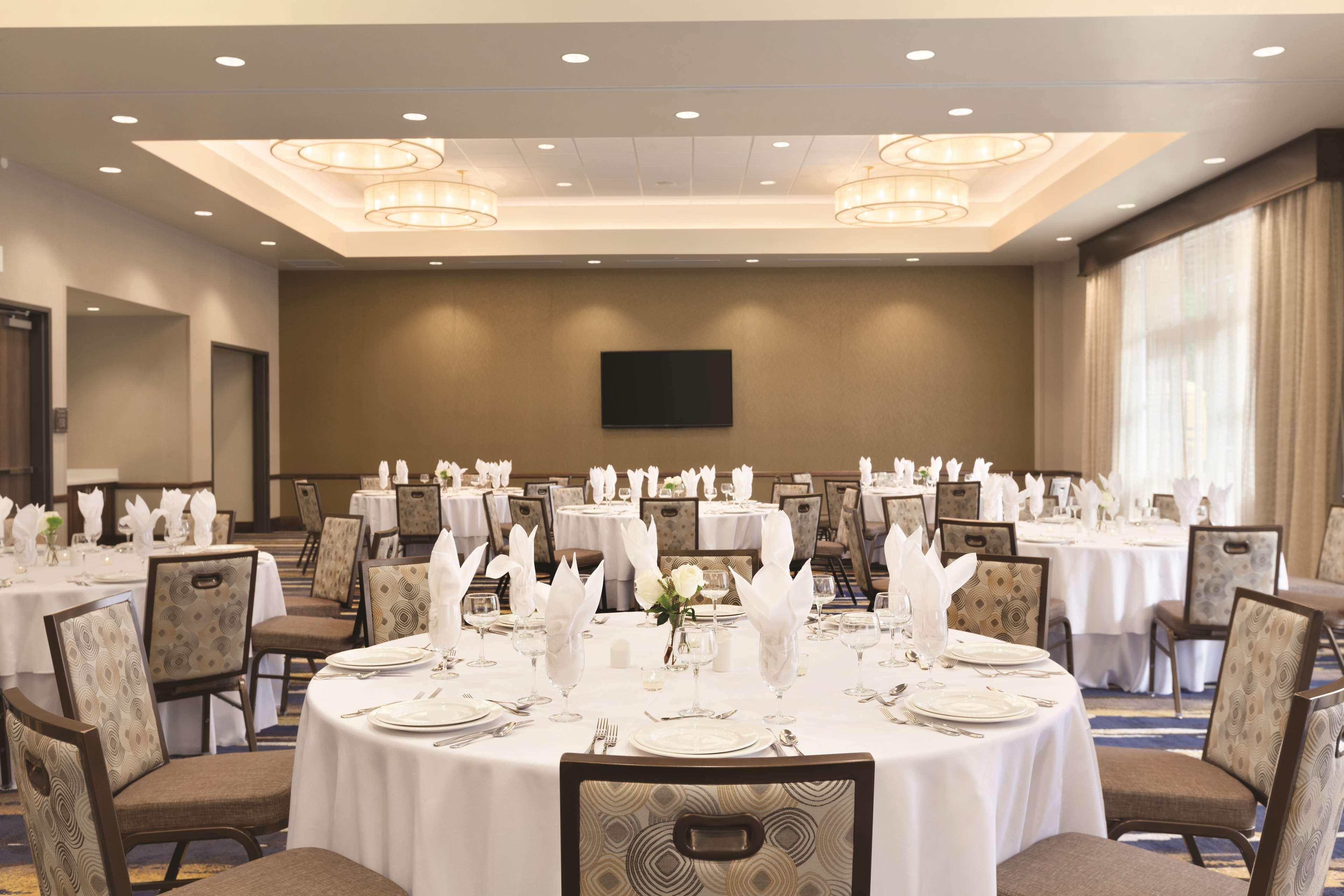 Embassy Suites Portland/Гіллсборо Екстер'єр фото